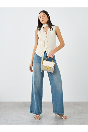 Styli Lace Detail Buttoned Sleeveless Waistcoat