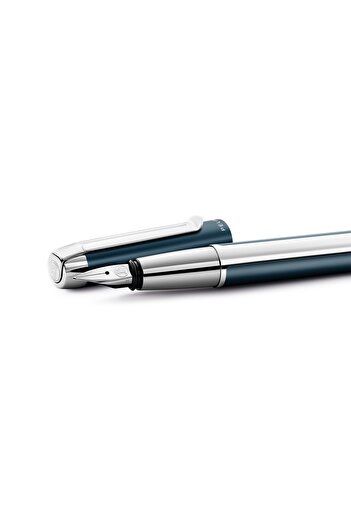 Pelikan Stilou Pura P40, peniță M, culoare argintiu/petrol, material aluminiu, cutie cadou inclusă
