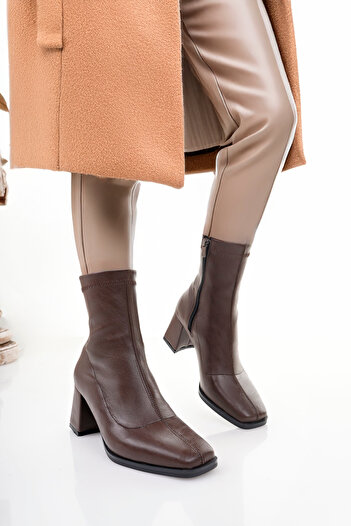 meyra'nın ayakkabıları Women's Brown Skin Blunt Toe Stretch Heeled Boots