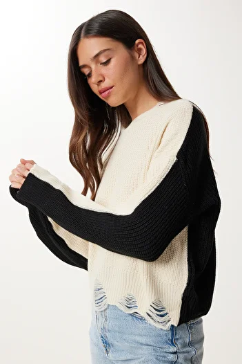 Happiness İstanbul Women's Cream Black Contrast Color Ripped Detailed Knitwear Sweater Ki̇00135