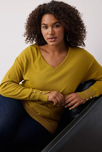 Trendyol Curve Khaki V-Neck Button Detailed Knitwear Sweater Tbbaw23An00043