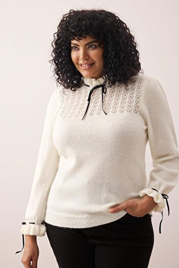 Trendyol Curve Ecru Soft Textured Openwork/Perforated Ribbon/Bow Detailed Knitwear Sweater Tbbaw26An00030