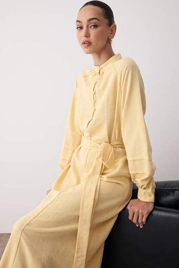 Trendyol Modest Hellgelbes, aus Leinenmischgewebe gewebtes Kleid TCTSS25EB00117
