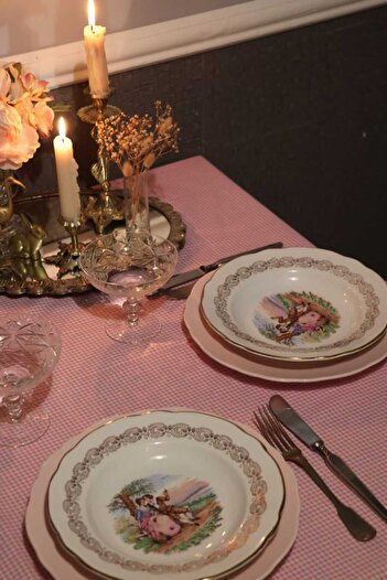 vintagetasarım masa örtüsü pötikare fırfırlı pembe vintage 150x120