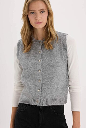 DeFacto Regular Fit Crew Neck Buttoned Knitwear Vest E6887Ax25Sp