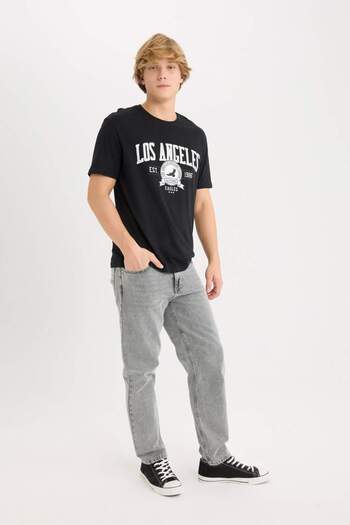 DeFacto Bedrucktes Kurzarm-T-Shirt mit normaler Passform und Rundhalsausschnitt D5577AX25SP