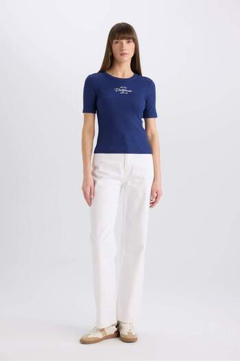 DeFacto Bedrucktes, geripptes Camisole-Kurzarm-T-Shirt mit Rundhalsausschnitt – E5070AX25SP
