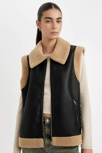 DeFacto Faux Leather Water Repellent Vest - Regular Fit, Faux Fur Inside Surface, Zip-Up B2434Ax24Wn