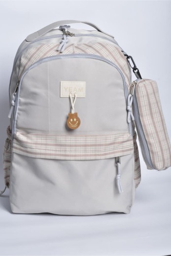 Way New and distinctive design of the school bag