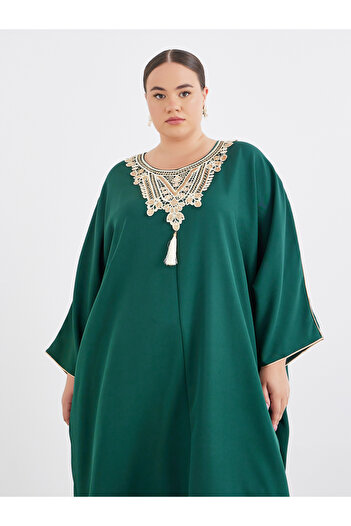 Styli Plus Green Kaftan with Lace Patch Detail