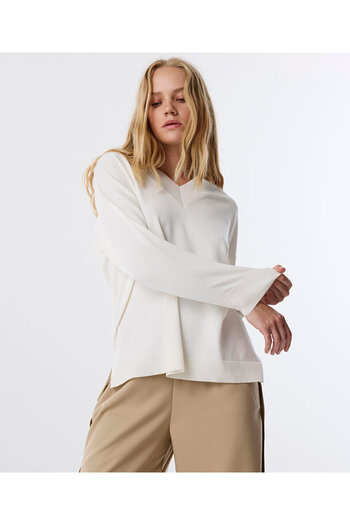 Twist V-Neck Basic Knitwear