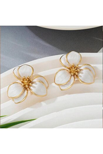 toptanhanem Elegant White Flower Earrings – Large Model with Gold Detail |   Stylish & Eye-Catching Design