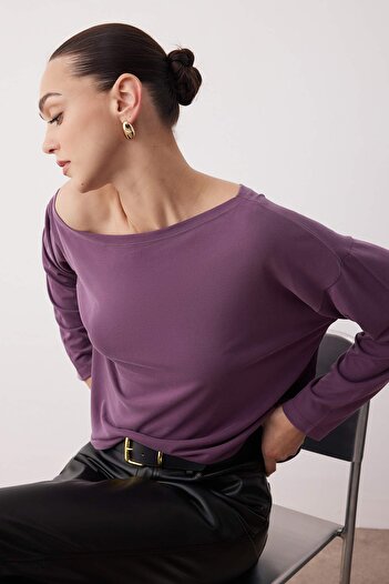 Trendyol Collection Nachhaltigere Bluse aus Pflaumen-Modal mit U-Boot-Ausschnitt und entspanntem Schnitt, gestrickt, TWOAW25BZ00282