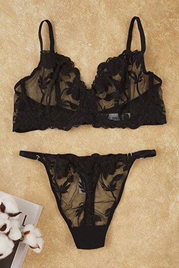 Trendyol Curve Black Embroidered Lace Thread Strap Capless Knitted Underwear Set Tbbaw26Dg00003