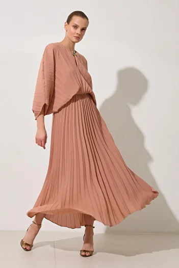 Setre Rochie din material somon cu guler plisat detaliat, cu talie ajustată.