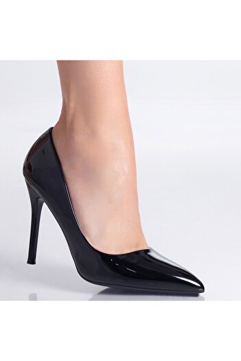OEM Women's black heeled shoes made of patent leather Risam, 39