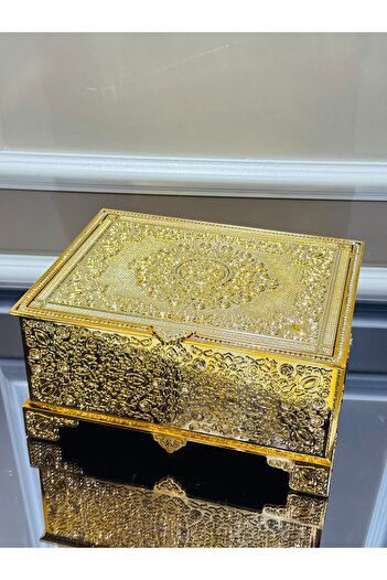 EVRA SANDIK SECCADELİ KUR’AN KABI ALTIN 13x26 CM