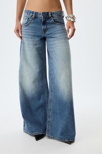 Stradivarius Low-waist wide-leg jeans with stars