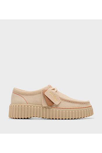 CLARKS حذاء تورهيل بي النسائي باللون البيج الفاتح