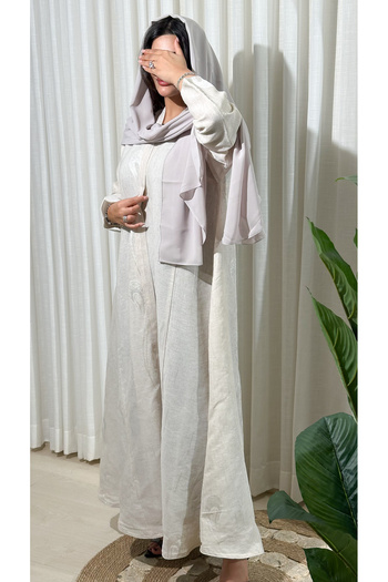 elegant veil White abaya made of burlap fabric