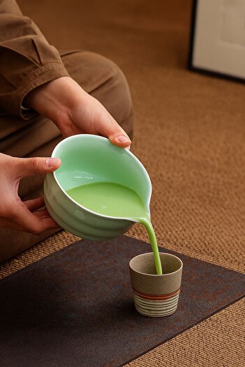 Chavin Ceramic Chawan Matcha Tea Frothing Bowl and Whisk Matcha Holder Mt216