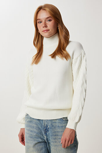 Happiness İstanbul Women's Ecru Turtleneck Back Low-Cut Knitwear Sweater Wa00004