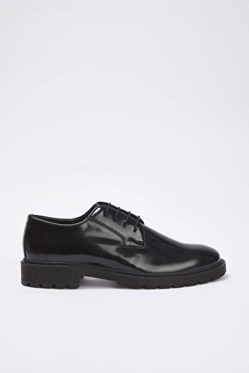 TRENDYOL SHOES Schwarze klassische Herrenschuhe zum Schnüren 
 TAKAW26KA0000