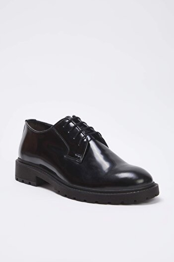 TRENDYOL SHOES Schwarze klassische Herrenschuhe zum Schnüren 
 TAKAW26KA0000