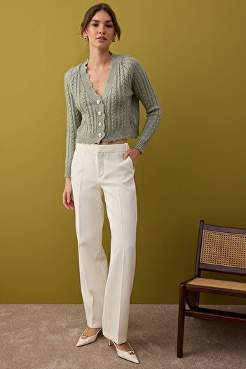 Trendyol Collection Mintfarbene, weiche, strukturierte Crop-Strickjacke mit Perlenknöpfen und Details TWOAW26HI00185