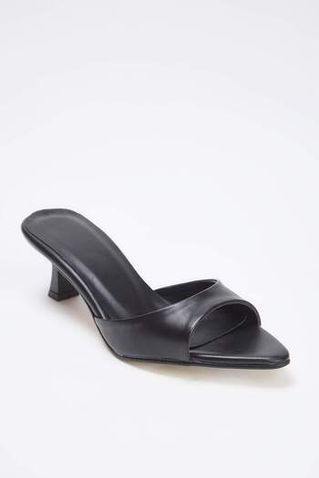 TRENDYOL SHOES Černé dámské pantofle na podpatku s kočičí špičkou TAKSS25TO00111