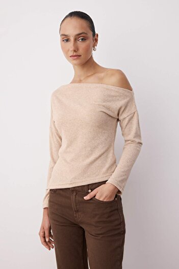 Trendyol Collection Beige Asymmetric Neckline Open Shoulder Regular/Normal Fit Soft Knitted Blouse Twoaw26Bz00032