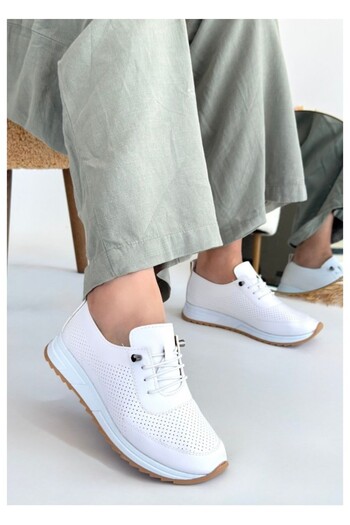 BESKAR Tone White Skin Lace-Up Sneakers