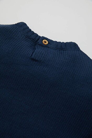 DeFacto Favorite of the Trends: Black Hoodie”