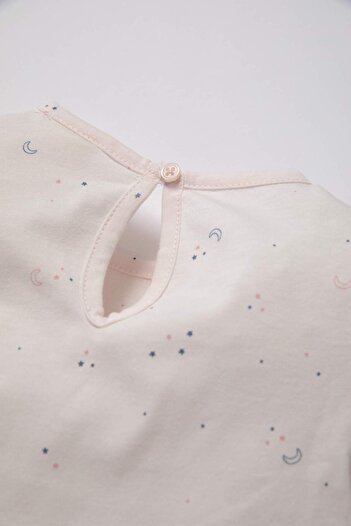 DeFacto Kız Bebek Pijama Takım Karanlıkta Parlayan Penye Kısa Kollu Üst Beli Lastikli Şort Alt C5066A524HS