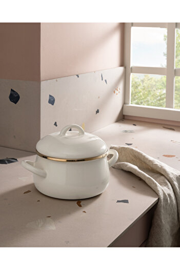 Madame Coco Montferry Pot - White - 16 cm
