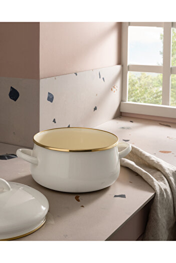 Madame Coco Montferry Pot - White - 20 cm