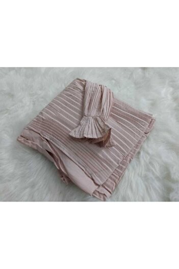 SNOOZYL A prayer rug with a pleated design, made of soft, comfortable and cool fabric to give you comfort and elegance.