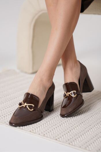 ripuvainen Lureya Women's Stylish Buckle Detailed Patent Leather Suede Heeled Shoes - Bitter Brown