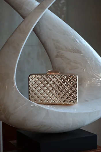 Moom Bag Women's Gold Metal Diamond Patterned Chain Shoulder Bag