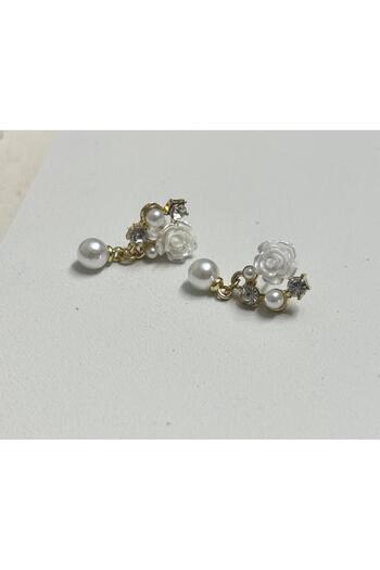 juleeco Mini Dangle Flower Gold Earrings(2X0.5Cm)
