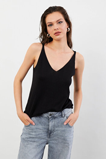 Cool & Sexy Women's Black V-Neck Knitwear Blouse Kz546