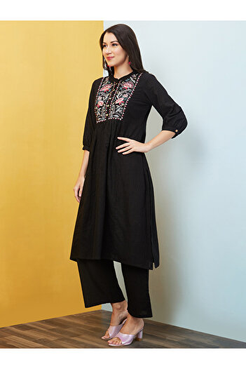 Globus By Styli Embroidered Straight Kurta with Trouser Co-Ords