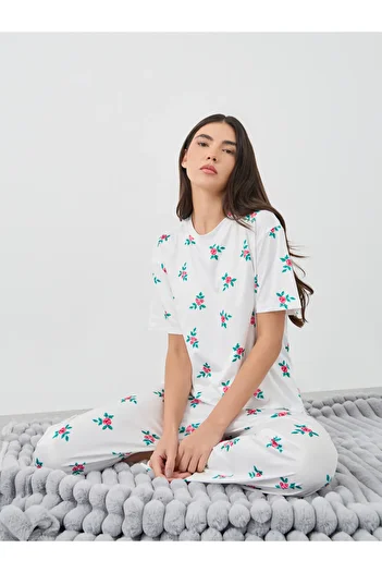 Styli Floral Print T-Shirt and Pyjama Set