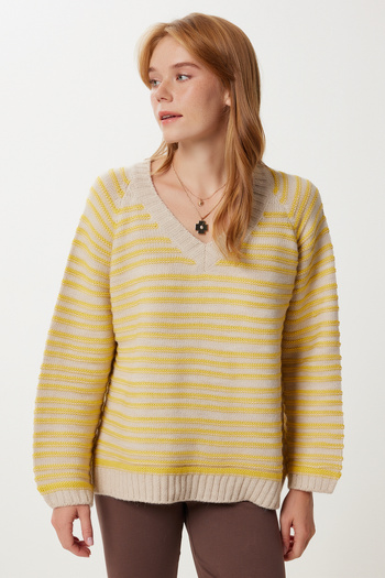 Happiness İstanbul Women's Beige Yellow Striped Oversize Knitwear Sweater Nv00077