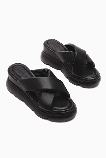 Limoya Vicki Black Cross-Strapped Fluffy Women's Slippers