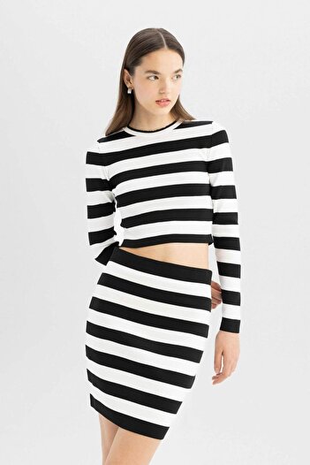 DeFacto Coool Slim Fit Dar Kesim Beli Lastikli Çizgili Mini Triko Etek C7128AX24WN