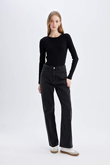 DeFacto Černá Slim Fit Slim Fit Crew Neck Ribbed Camisole Basic Jednobarevné tričko s dlouhým rukávem C7516AX24AU