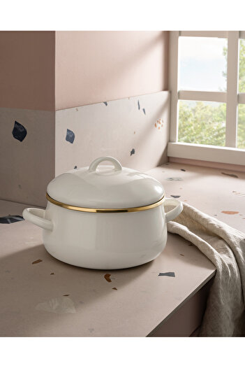 Madame Coco Montferry Pot - White - 20 cm