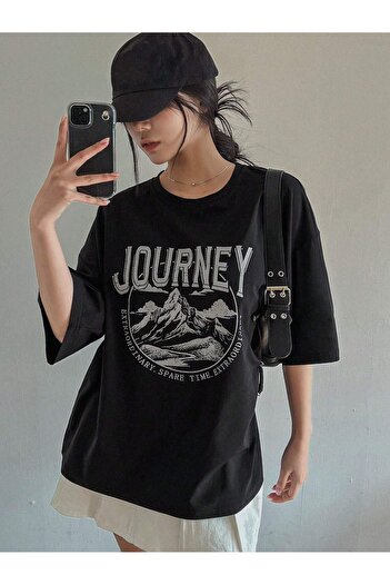 CLAYES Μπλουζάκι Journey Single Jersey - Μαύρο εμπριμέ κοντομάνικο μπλουζάκι με λαιμόκοψη
