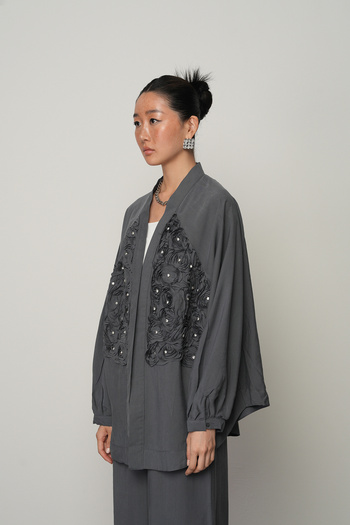 Orfeo Negro Women's Rose Embroidered Front Solid Color Kimono